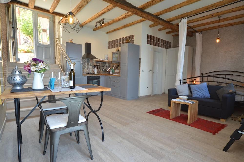 Arnolongo Sea View Studio