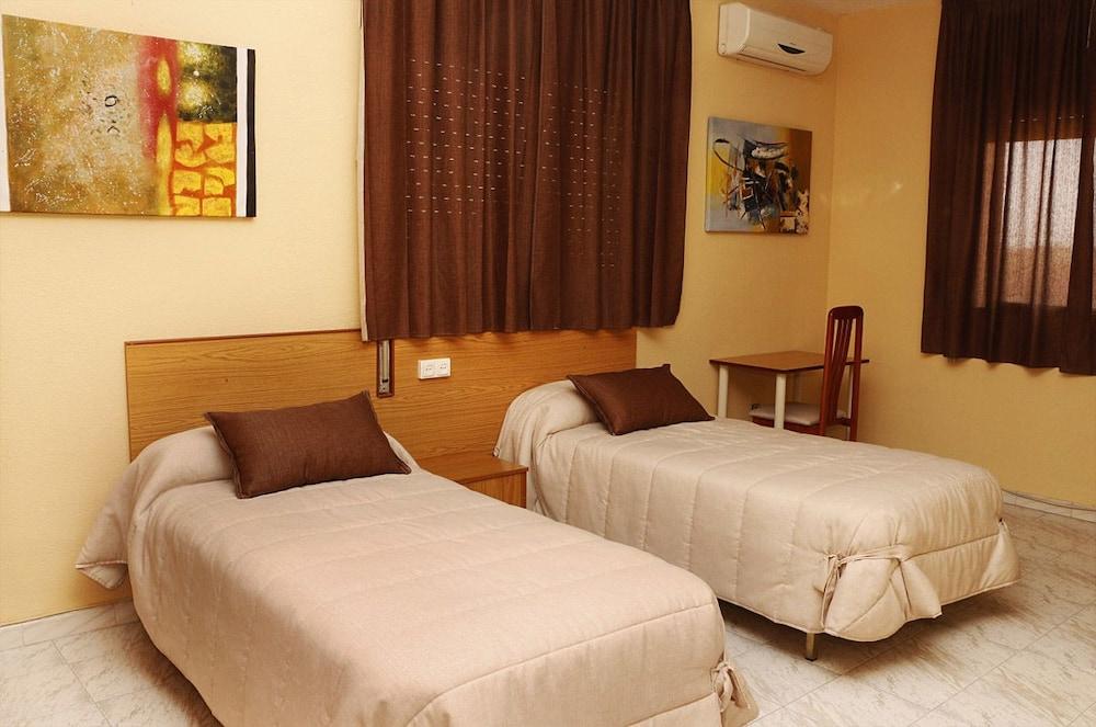 Hostal Restaurante Labrat