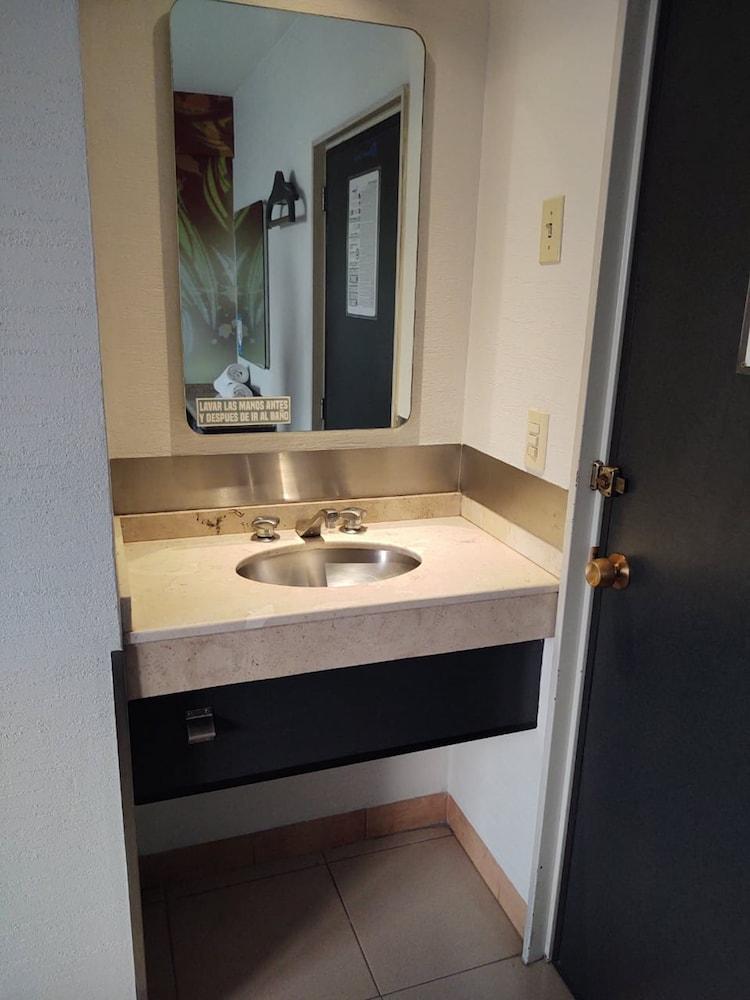 Loove Hotel - Adults Only