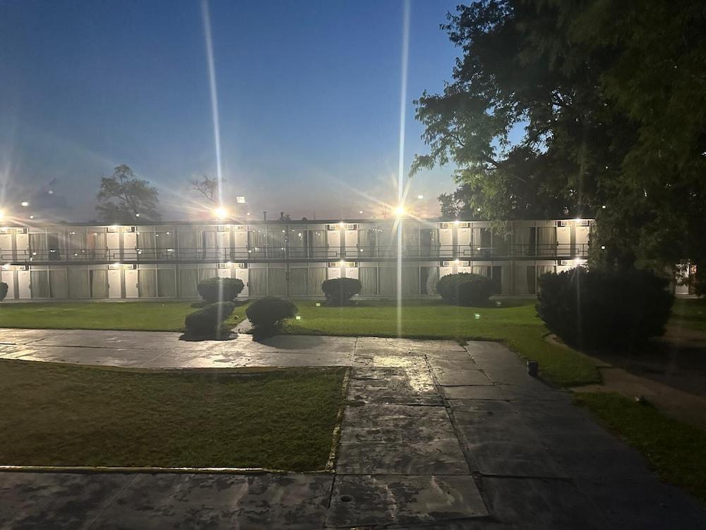 Americas Best Value Inn Rockford