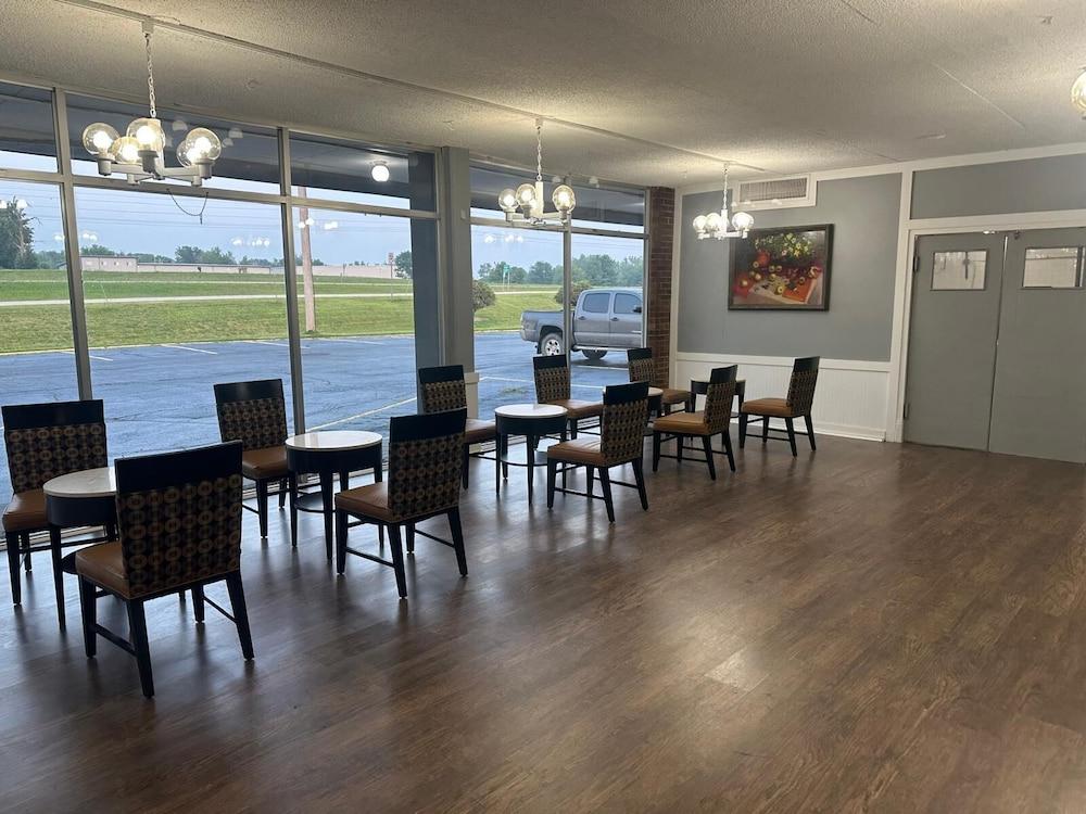 Americas Best Value Inn Rockford