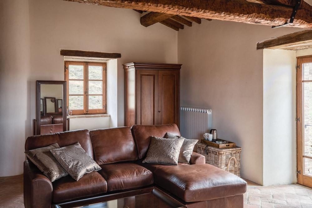 Umbrian Villa Retreat in Pietralunga With a Pool