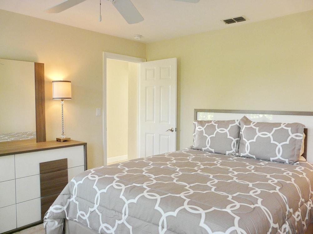 Delightful Home With Pool and Direct Boating Access