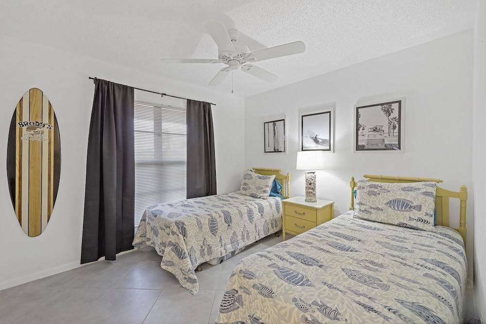Inviting Condo With Pool Just a Steps From the Beach