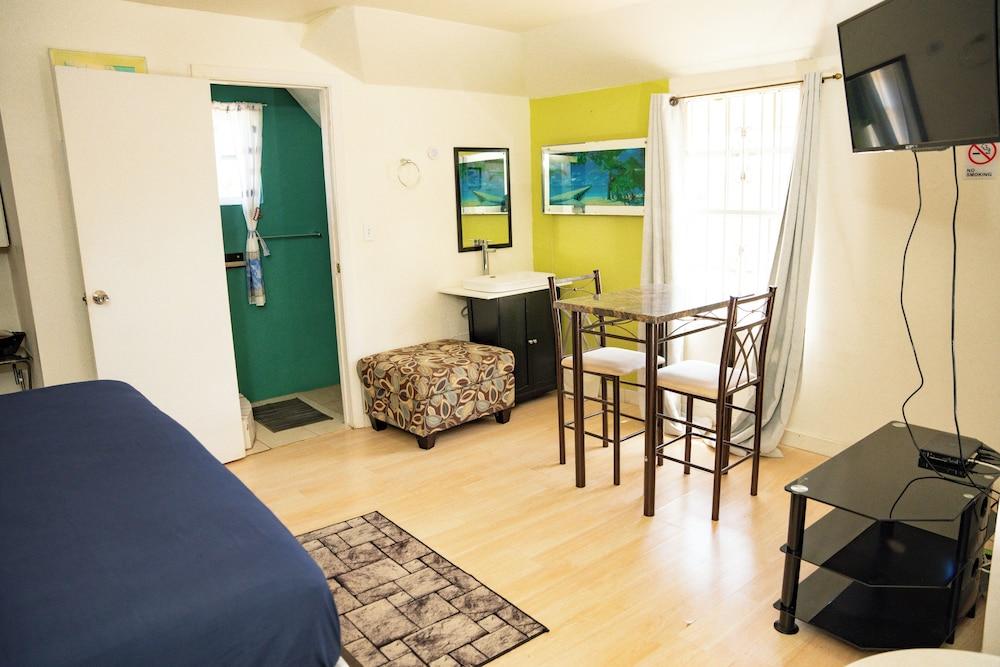 Cocoplum Rest N Hideaway 1