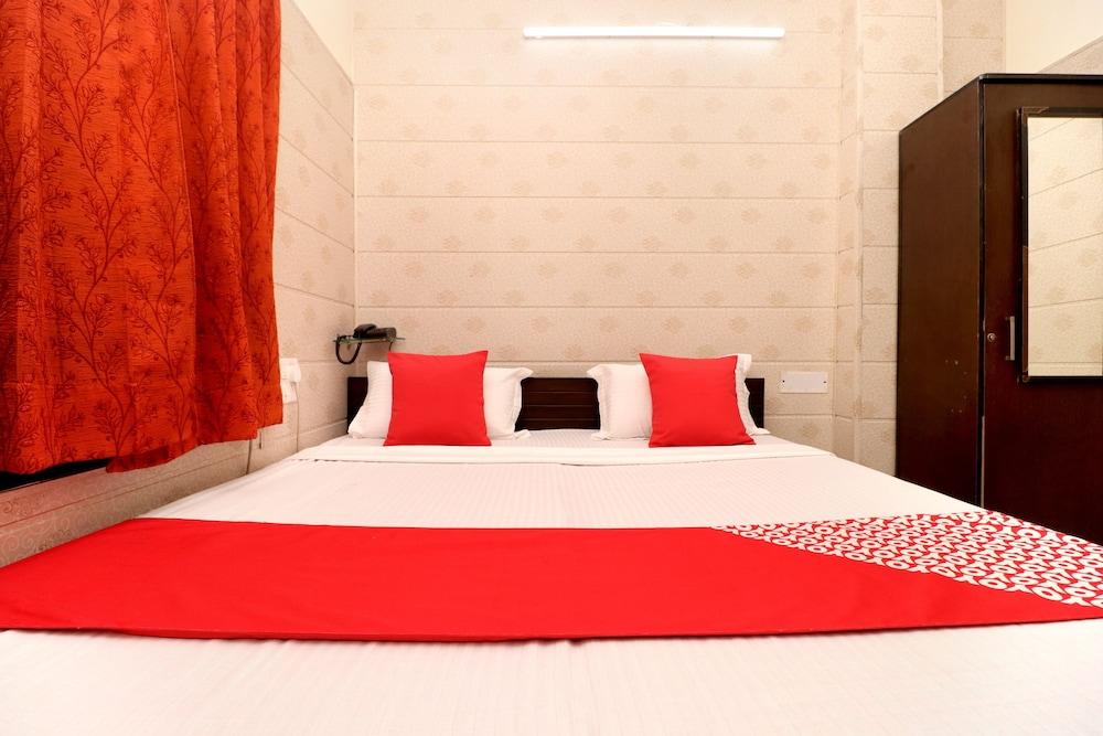 OYO 22090 Hotel Mall Residency
