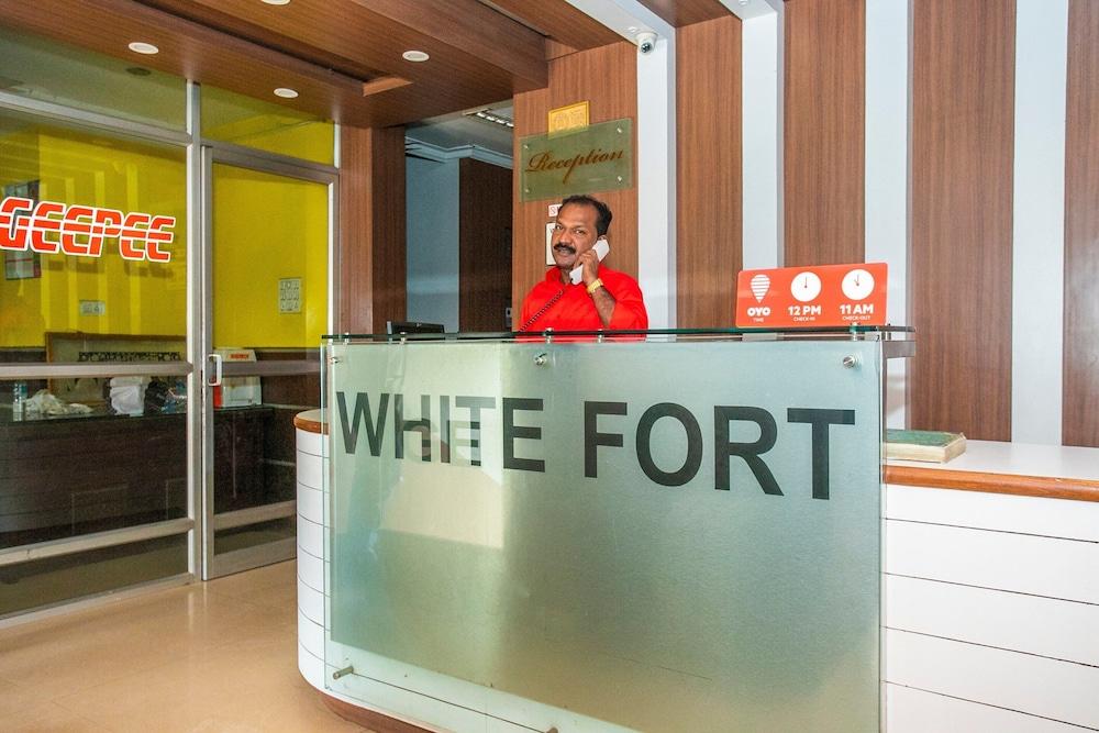 OYO Flagship 18338 White Fort