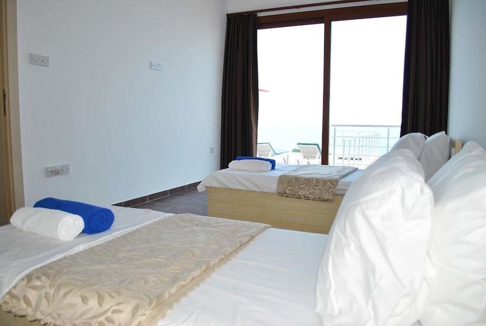 Villa Blue Ocean by Amy Villa