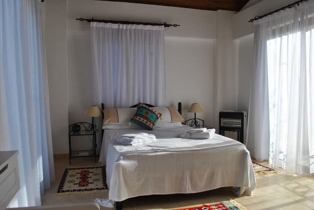 Villa Brooklands by Amy Villas