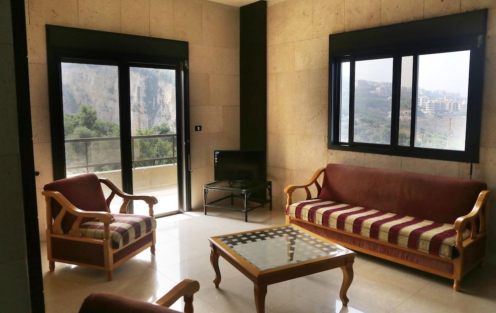 Quiet Comfy and Epic Seaview