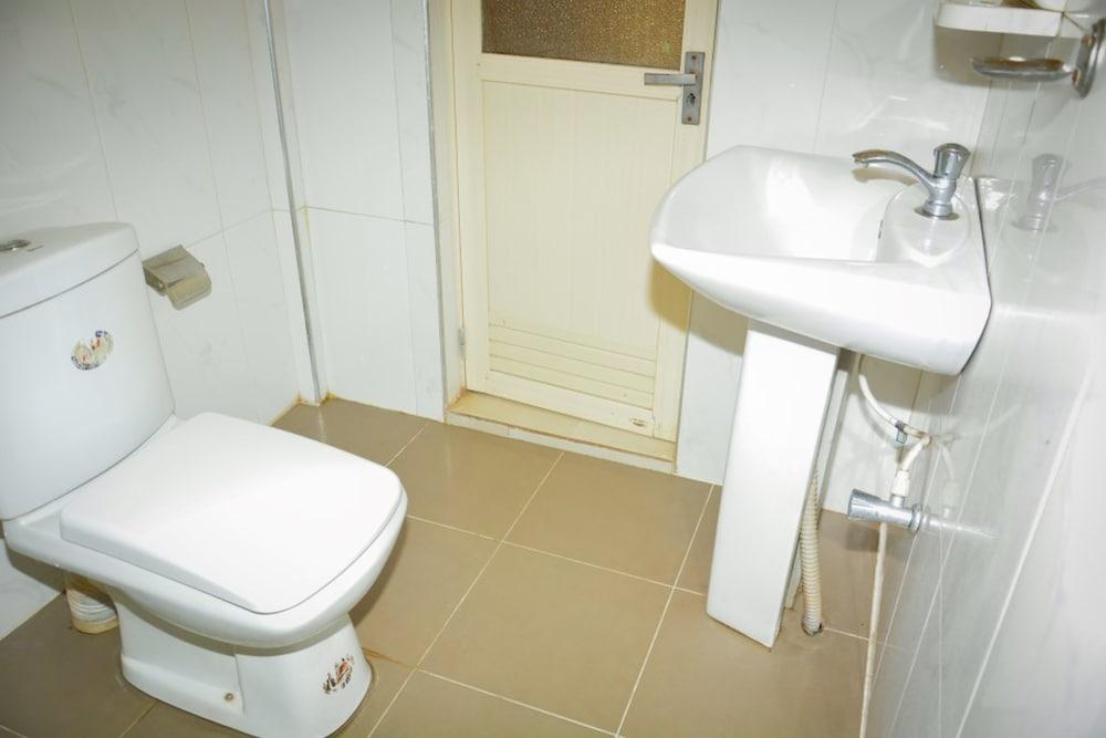 The Senaro Holiday Inn