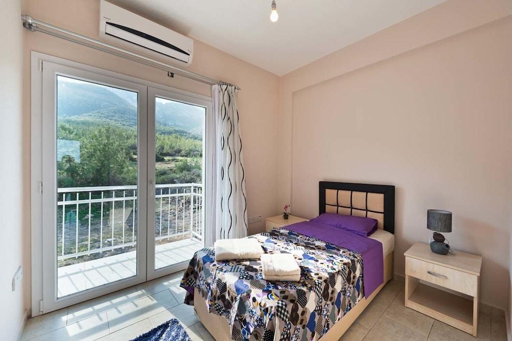 Villa Lagoon by Amy Villas