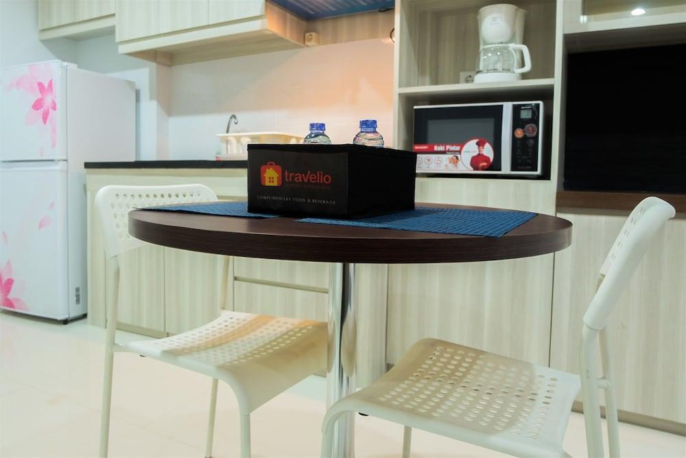 Studio Room Azalea Suites Apartment