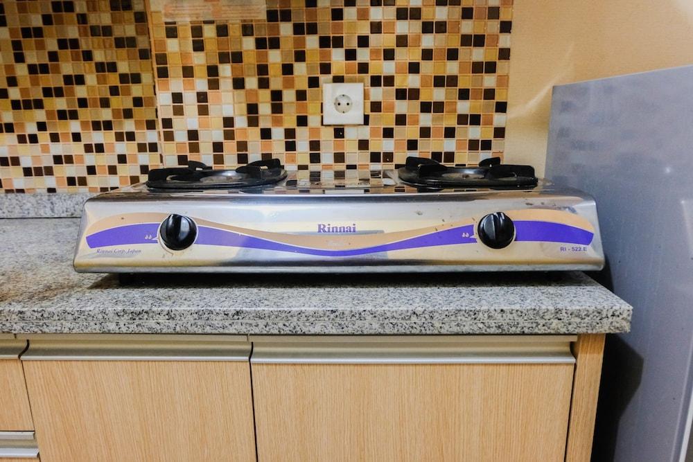 Minimalist Studio Room Great Western Apartment