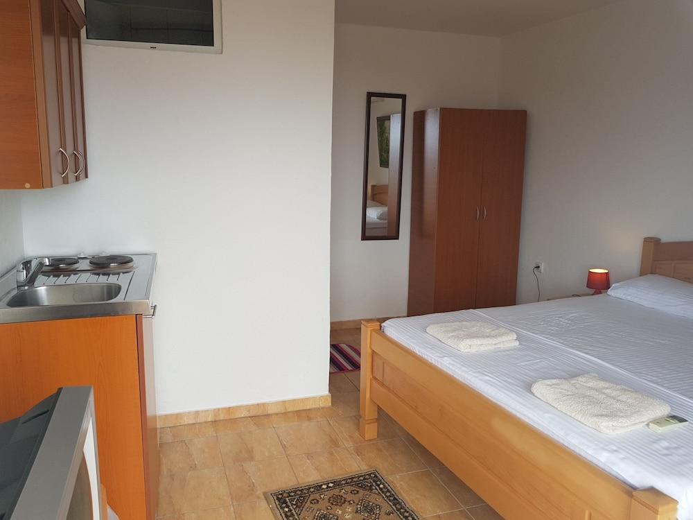 Panorama Apartments & Rooms