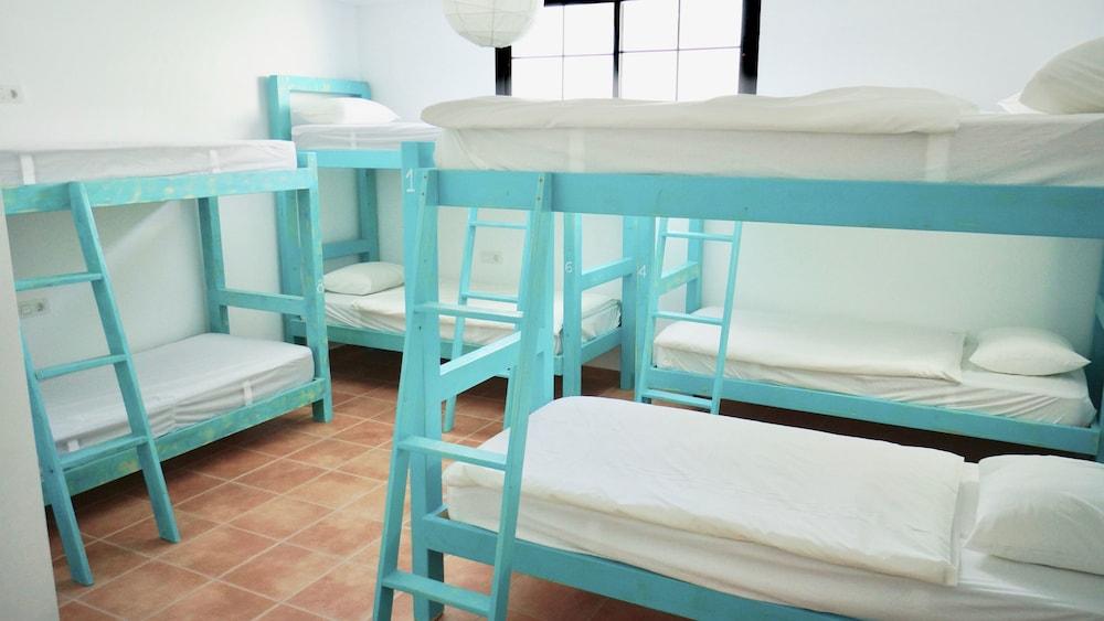 Surfers Retreat - Hostel - Adults Only