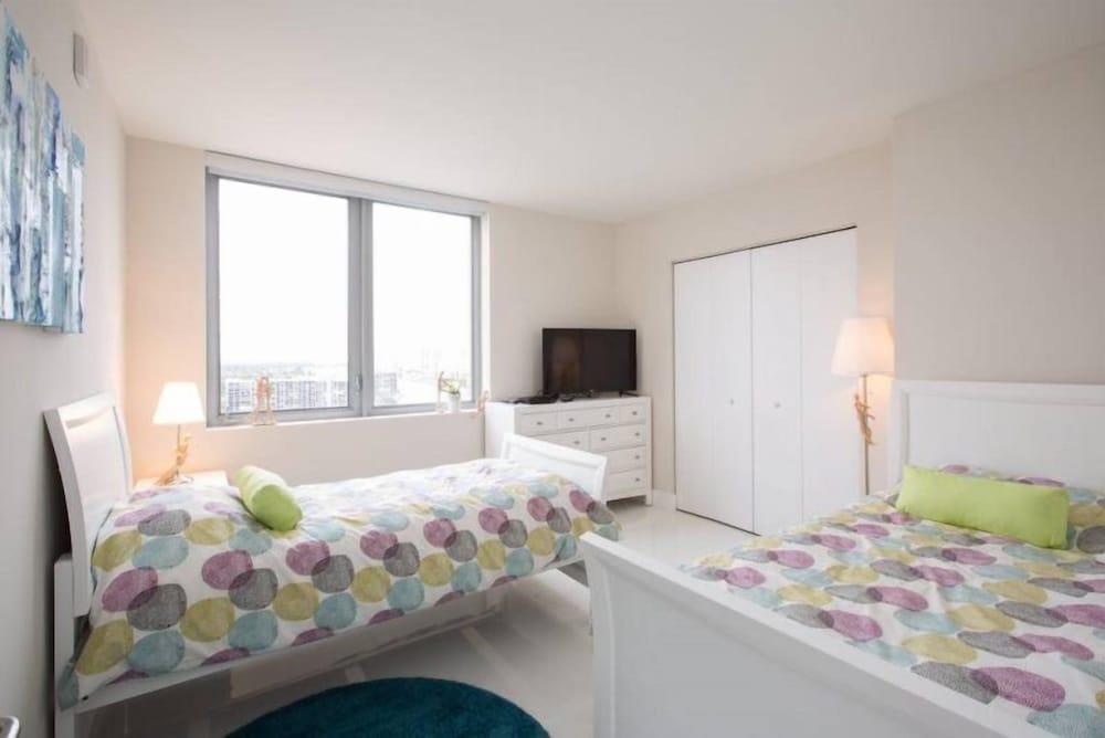 Ocean View 3 Bed 3 Bath Across The Beach @ Beachwalk