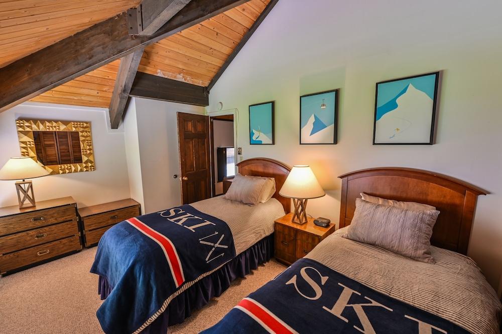 Escape the heat in this family-friendly slopeside condo - No Cleaning Fee! by RedAwning