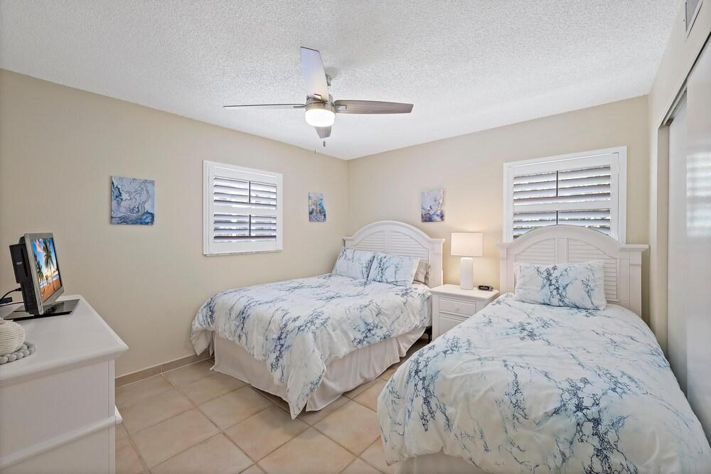 Cozy Home With Sunroom, Pool and Steps to Beach