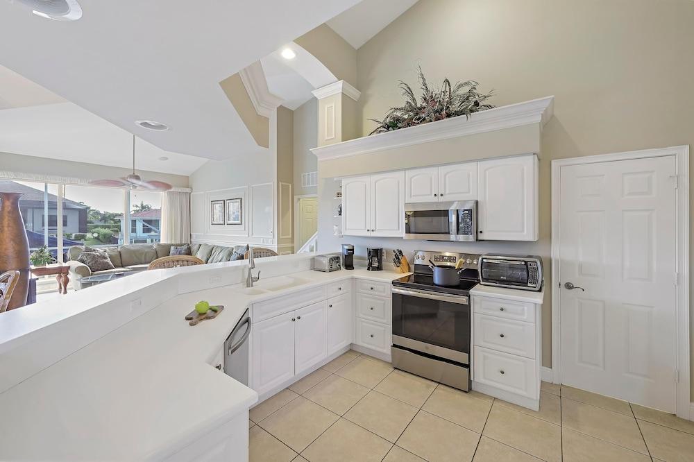 Large Waterfront Home With All-day sun on Pool