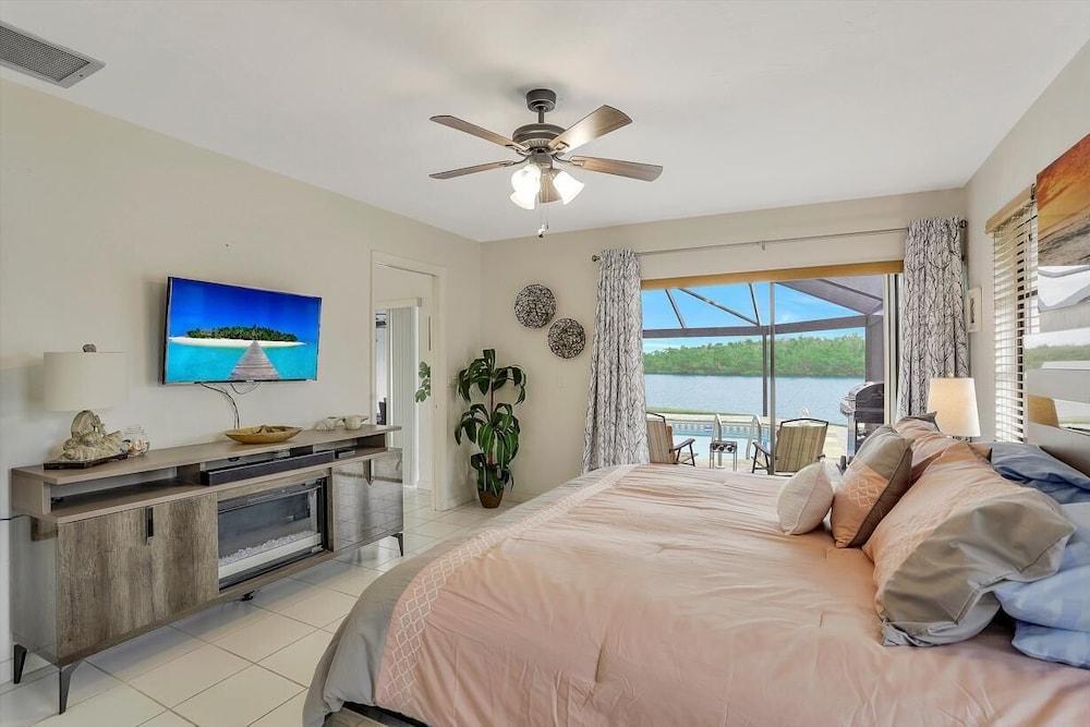 Waterfront Home on key lot With Pool/view of River