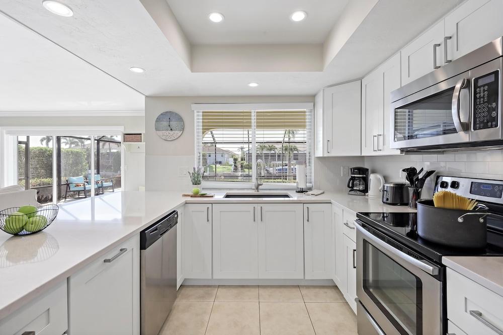 Waterfront Home With Pool and Western Exposure