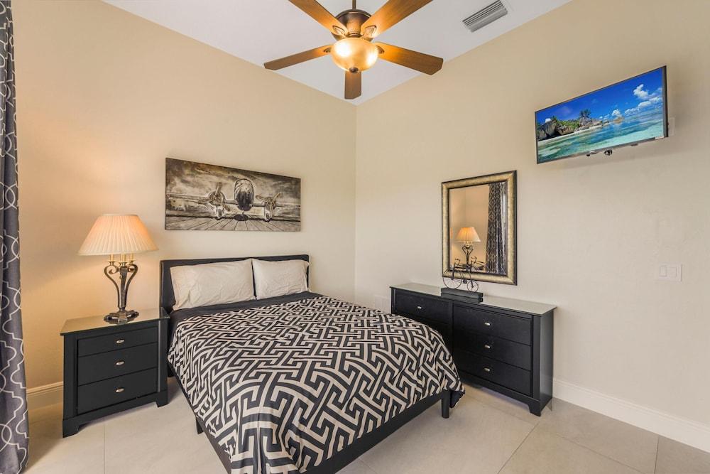 Waterfront Home With Pool, spa and Walk to Beach