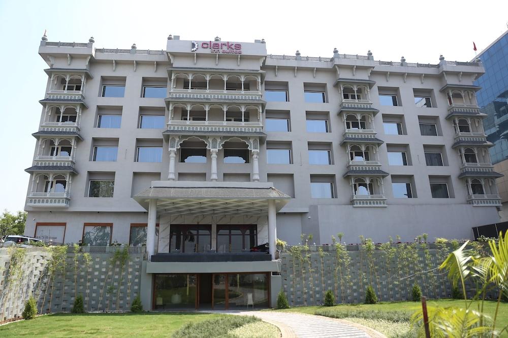 Clarks Inn suites Raipur