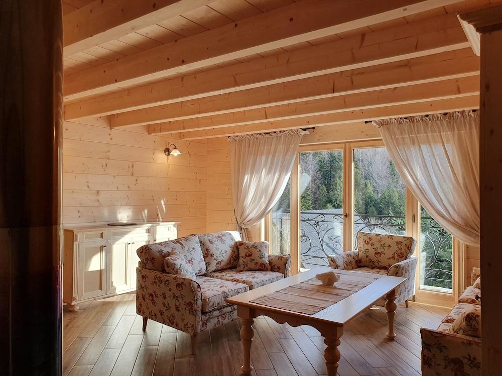 KRUPÓWKA MOUNTAIN RESORT - Widokowy hotel z basenami i wellness