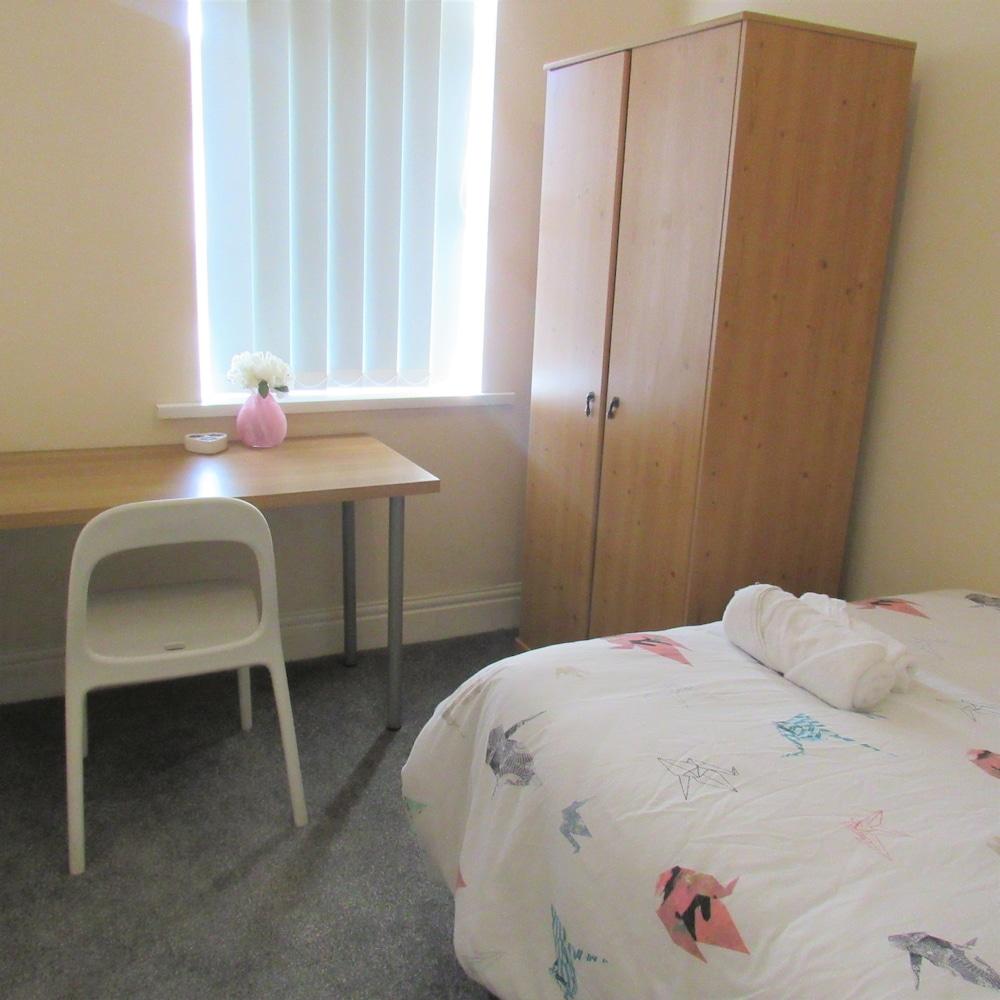 Spacious Apartment Heaton