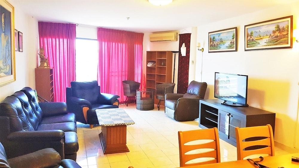 Sea View 1 bed Apartment