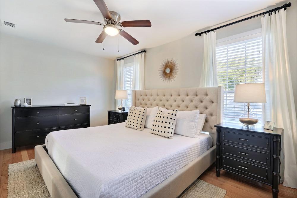 Gallery Stays - Amiri Pop