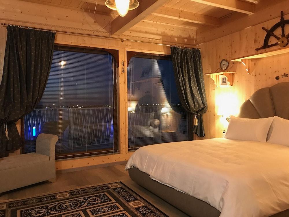 Oasis Golden Lagoon Chalet