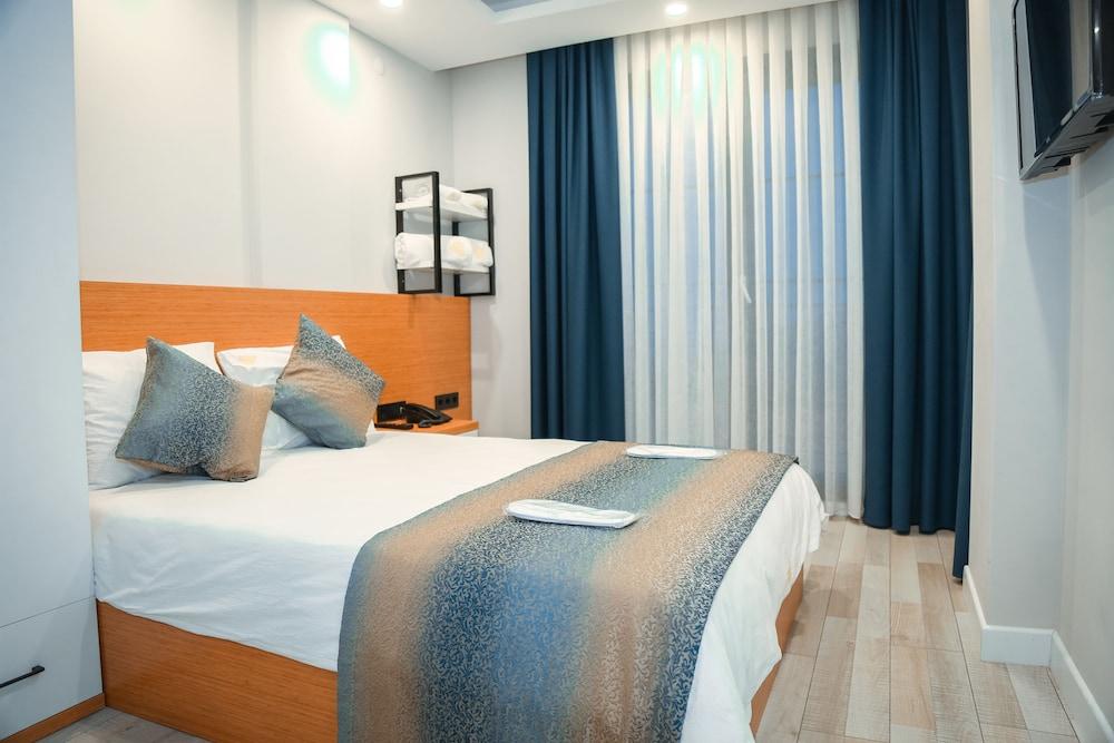 White Golden Suite Hotel