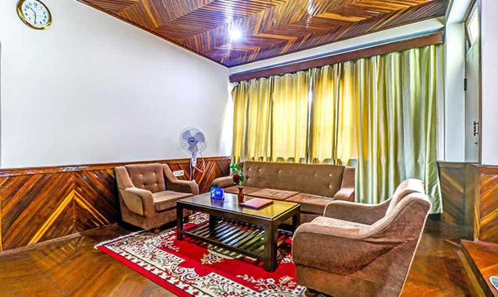 FabHotel Oak Ridge Retreat