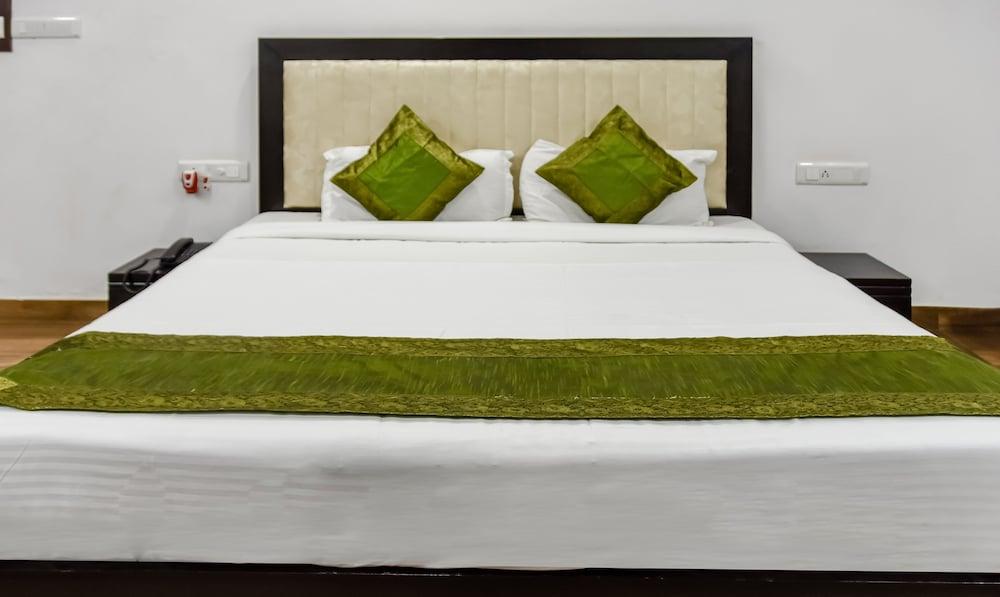 Treebo Red Petal Jalandhar