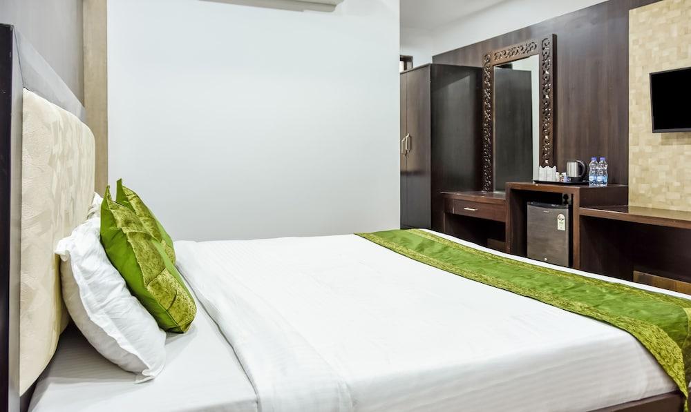 Treebo Red Petal Jalandhar