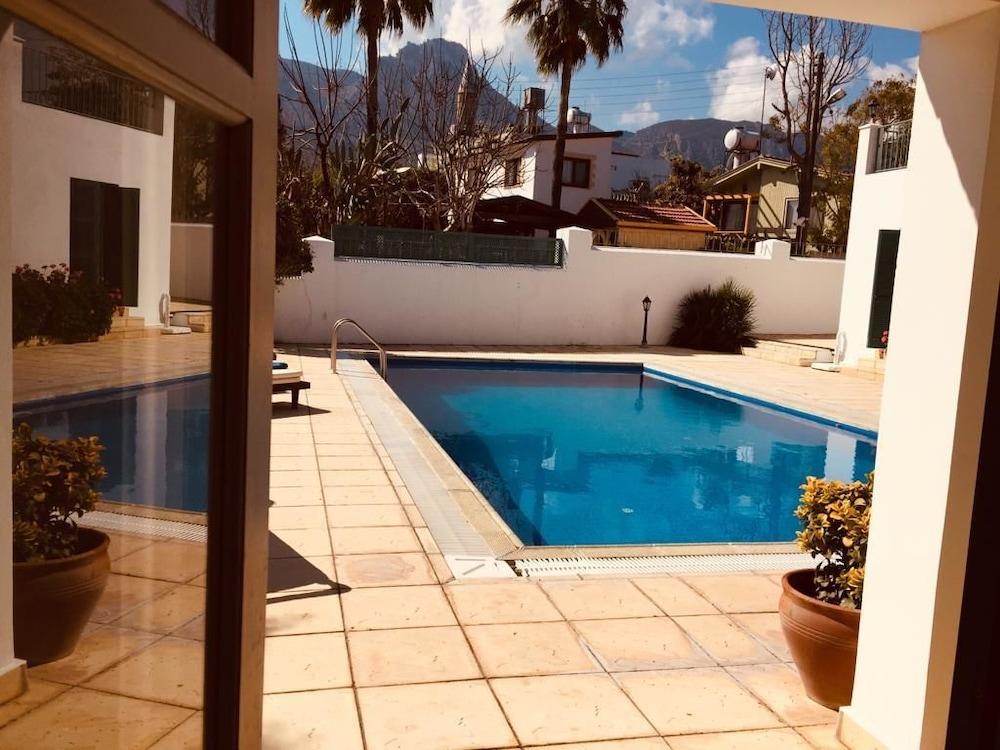 Villa Shifa by Amy Villas