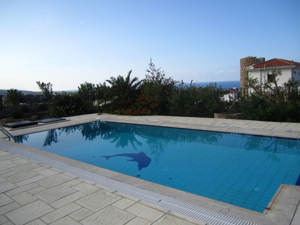 Villa Sunset V25 by Amy Villas