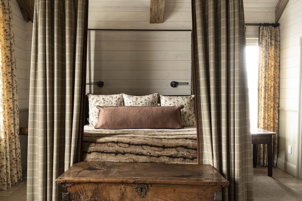 Eleven Scarp Ridge Lodge