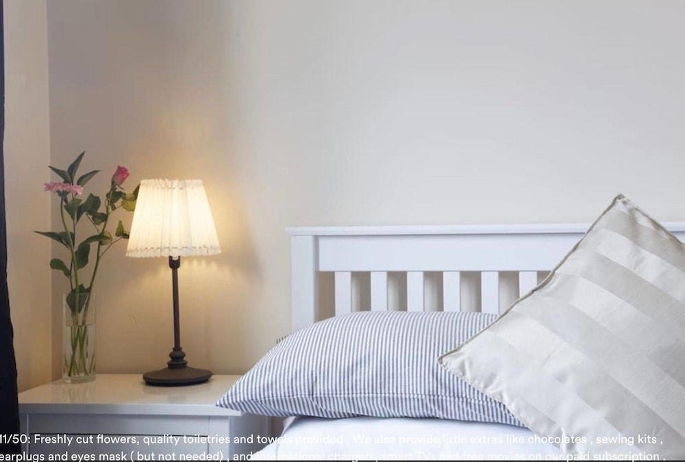 Lynbrook  Guests House