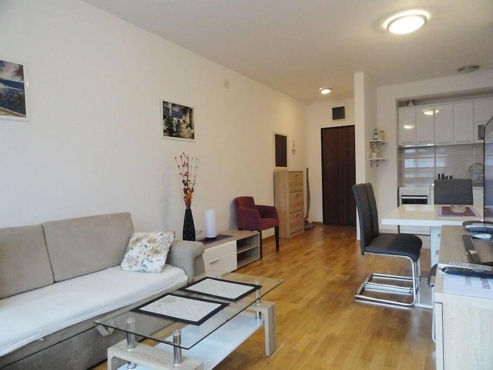 Center Apartment C 25