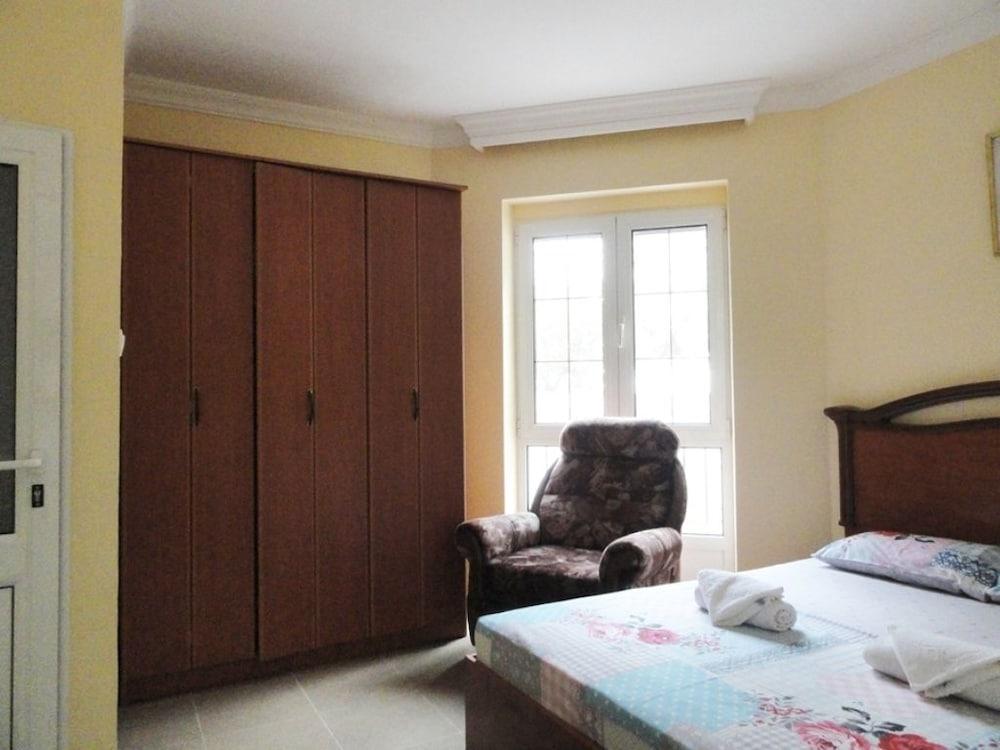 Petrovac Villa With Pool