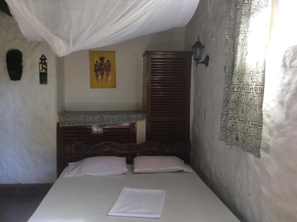 Diani Banda Cottages