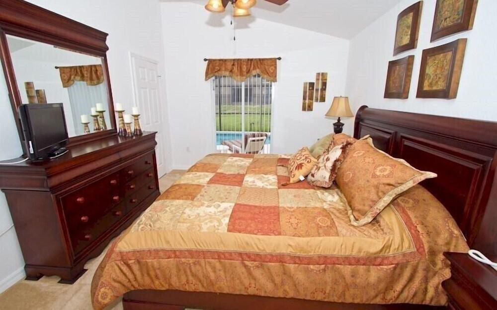 Vizcay Villa - Three Bedroom Home