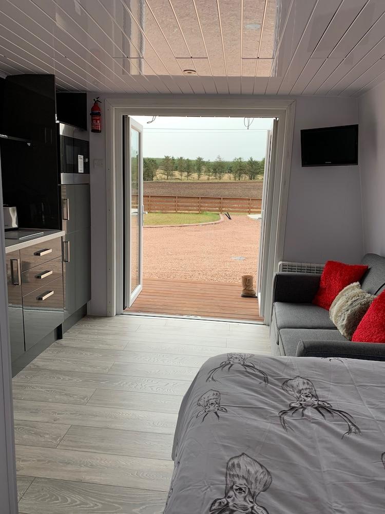 Acdc Glamping, Campervan , Caravan and Tent Resort