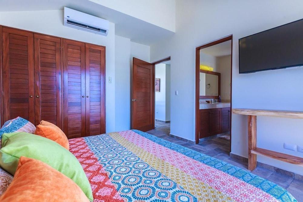 Casa de la Risa by Skyrun