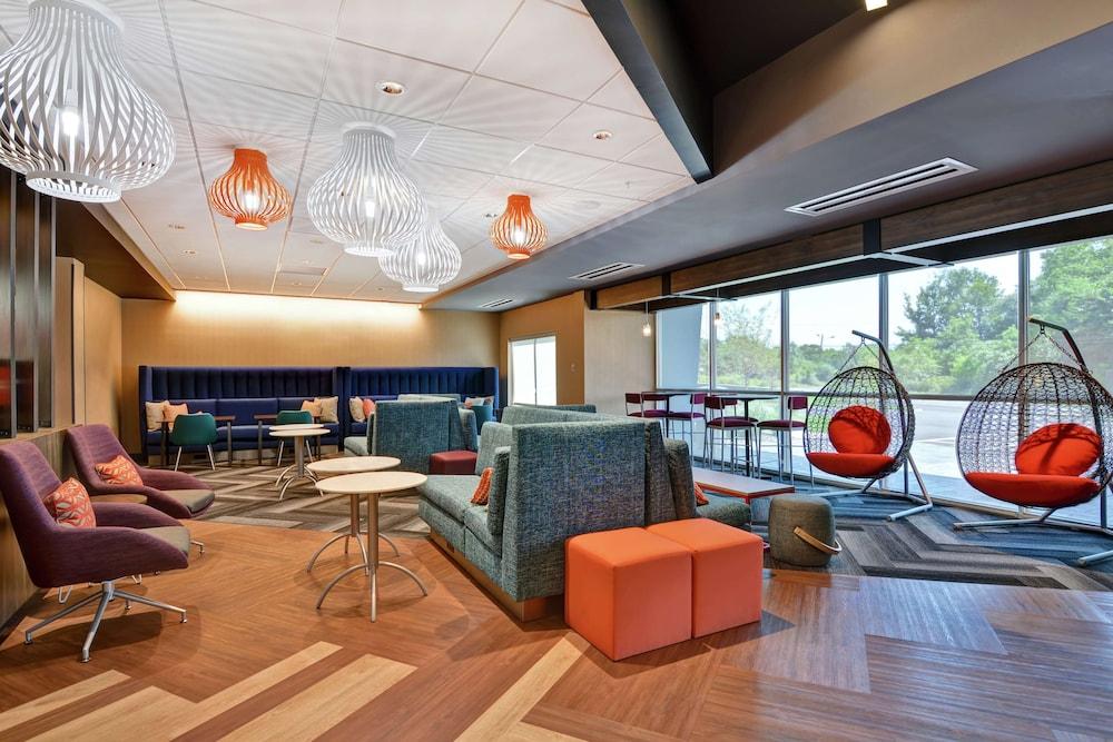 Tru by Hilton Middletown