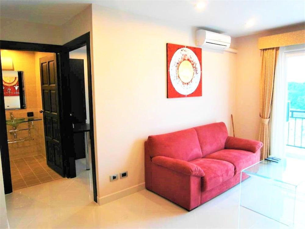 Park Lane Jomtien Resort - 1 Bed Sleeps 2