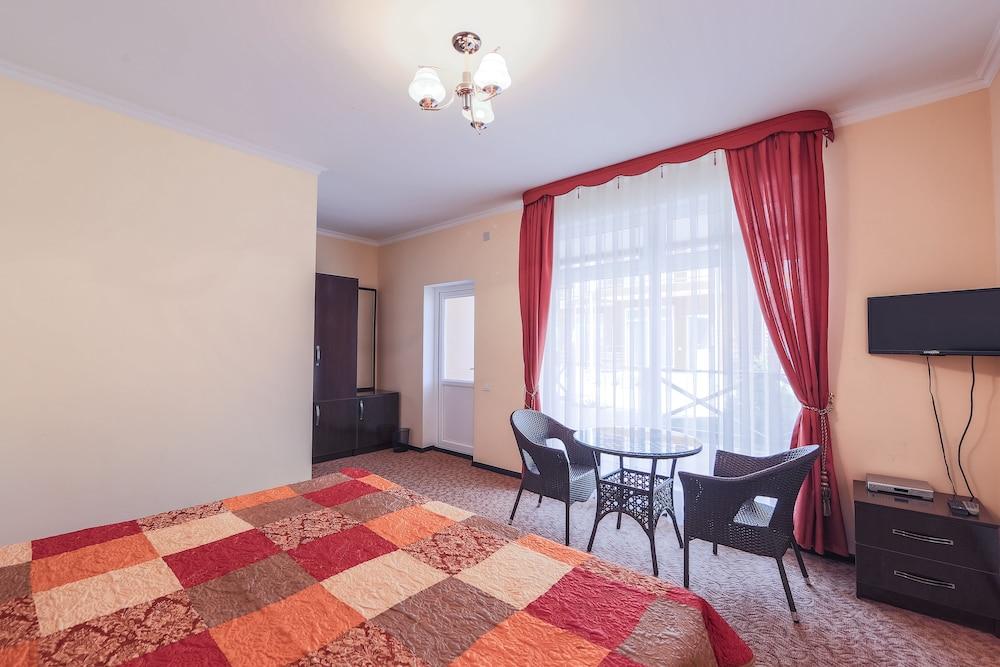 Altyn Bulak Lakeside Resort